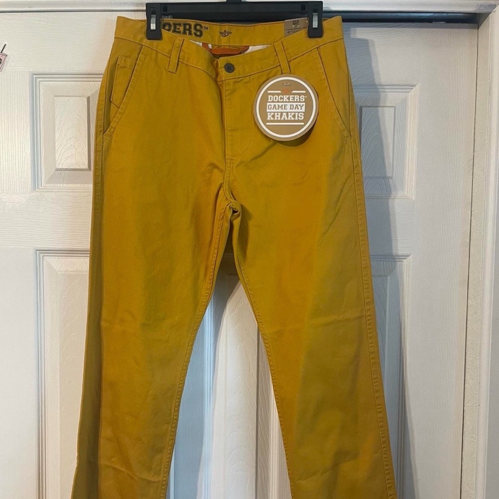 Dockers Men's Mizzou Game Day Chinos with Mizzou logo